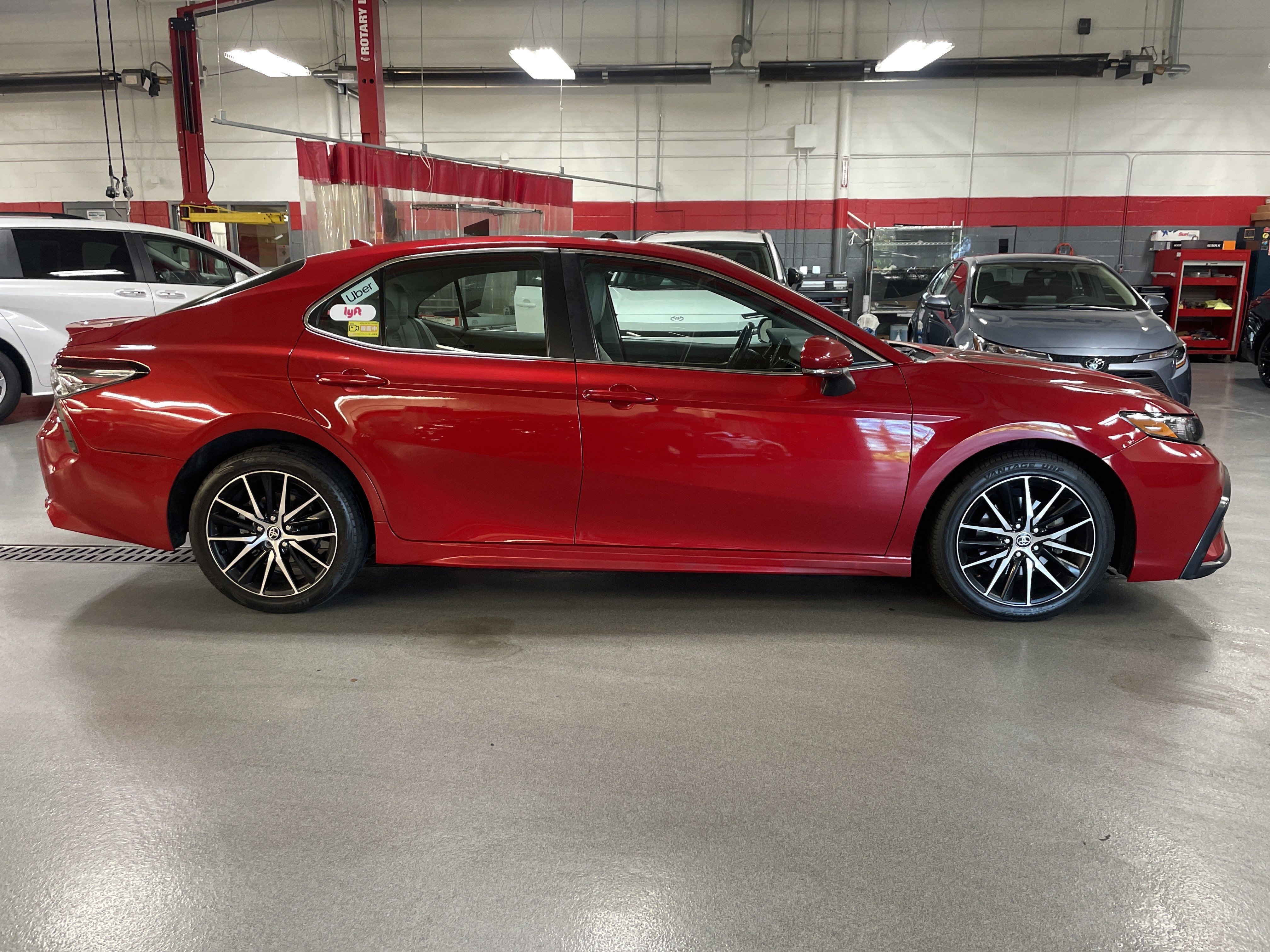Used 2022 Toyota Camry SE FWD image 37