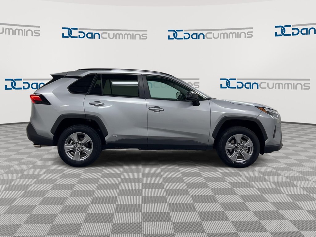 Used 2025 Toyota RAV4 LE AWD/4WD image 9