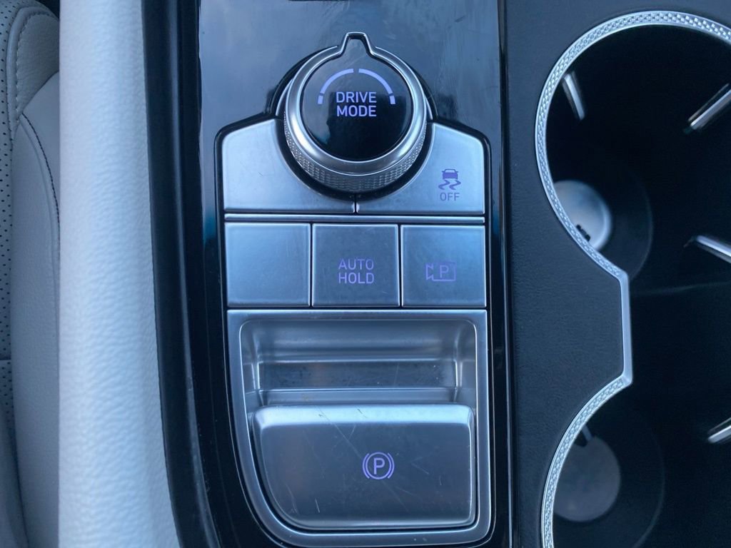 Used 2025 Genesis G70 2.5T image 26