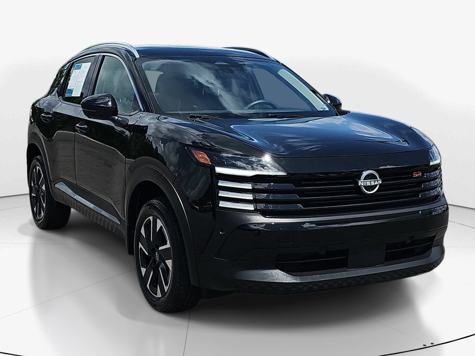 Used 2025 Nissan Kicks SR FWD image 2