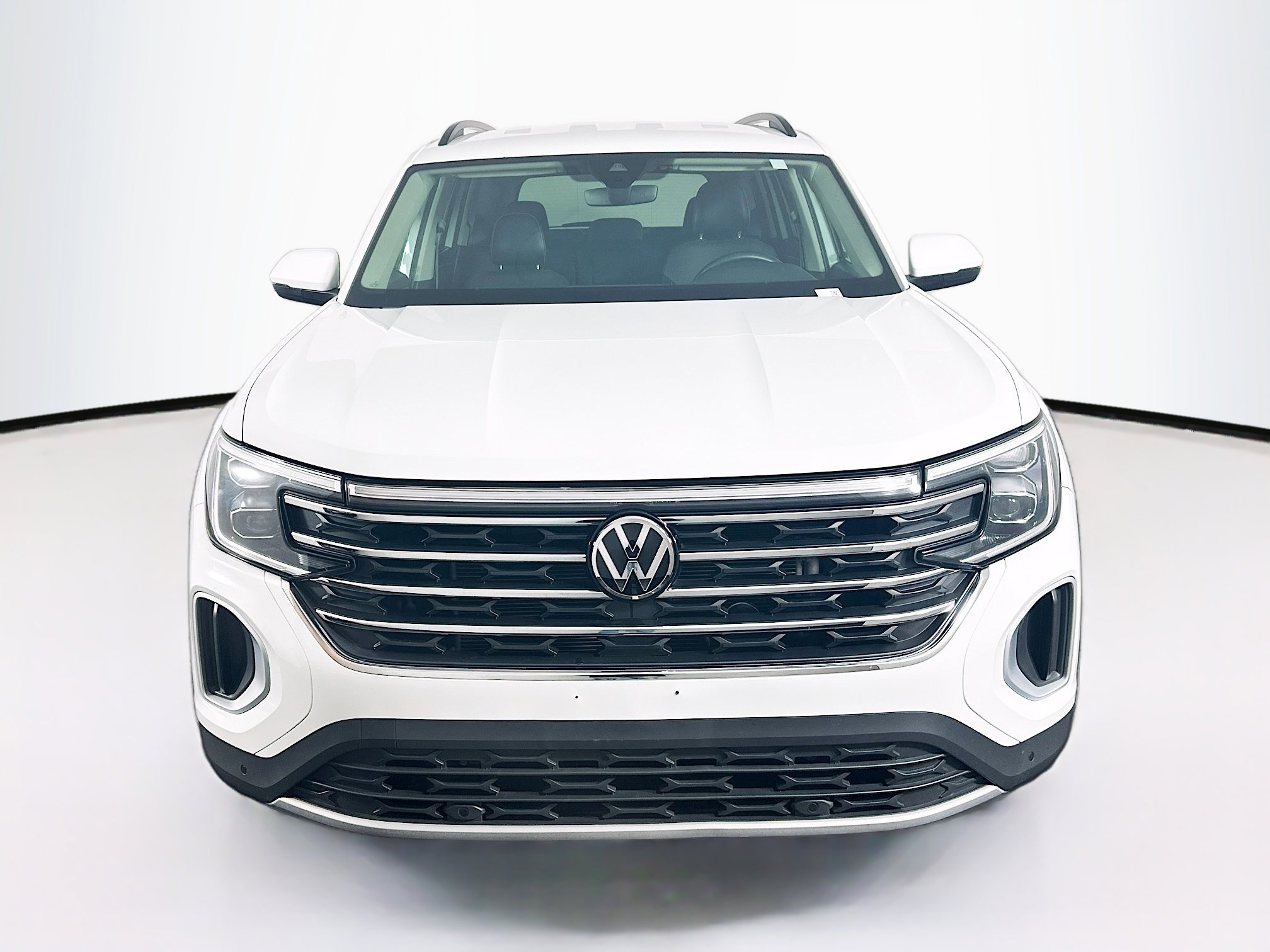 Used 2025 Volkswagen Atlas SE image 2