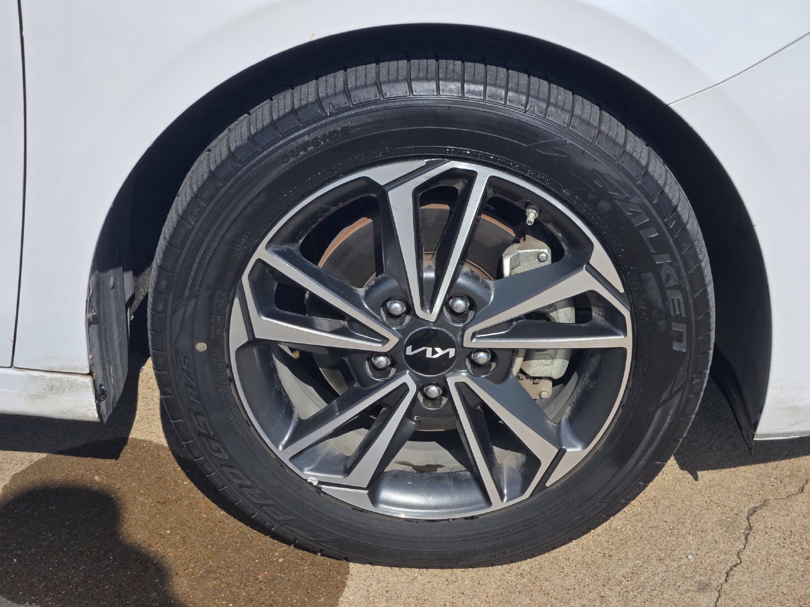 Used 2024 Kia Forte LXS FWD image 8