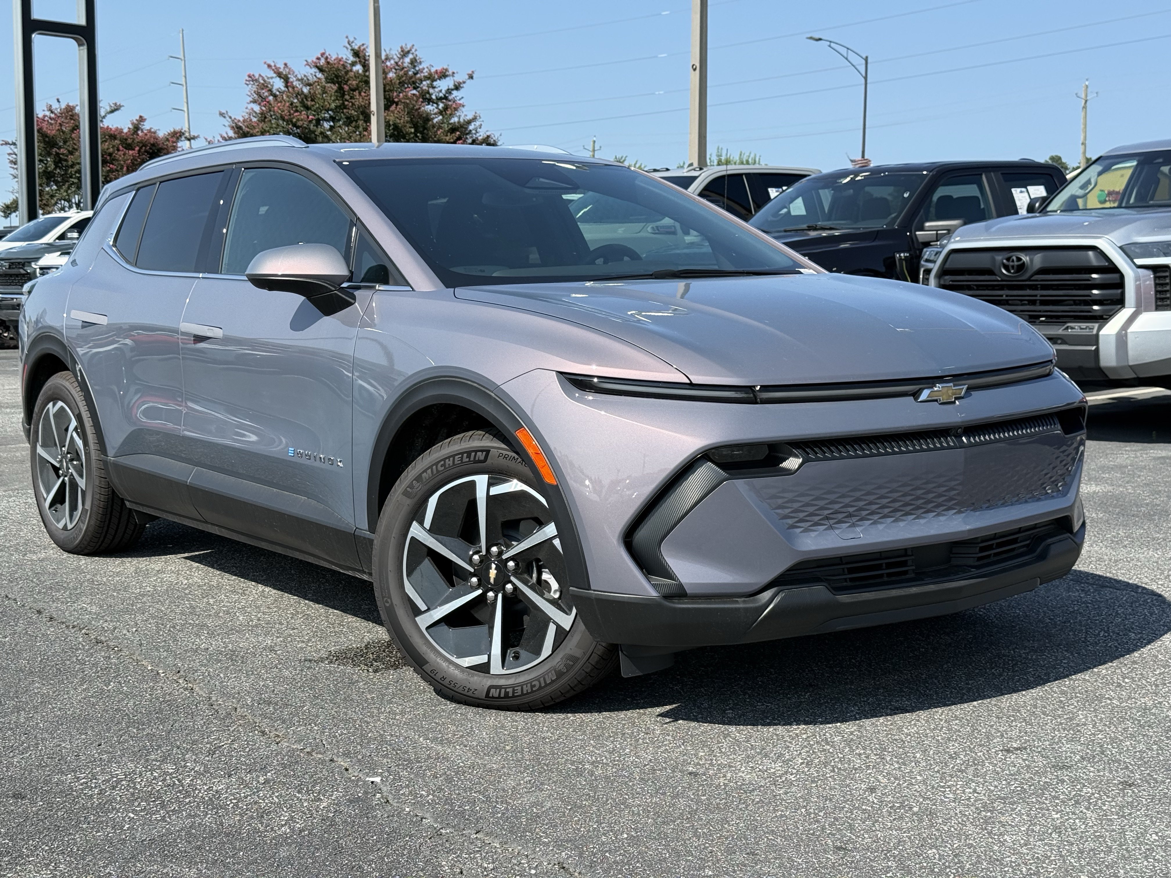 New 2026 Chevrolet Equinox EV LT FWD image 2