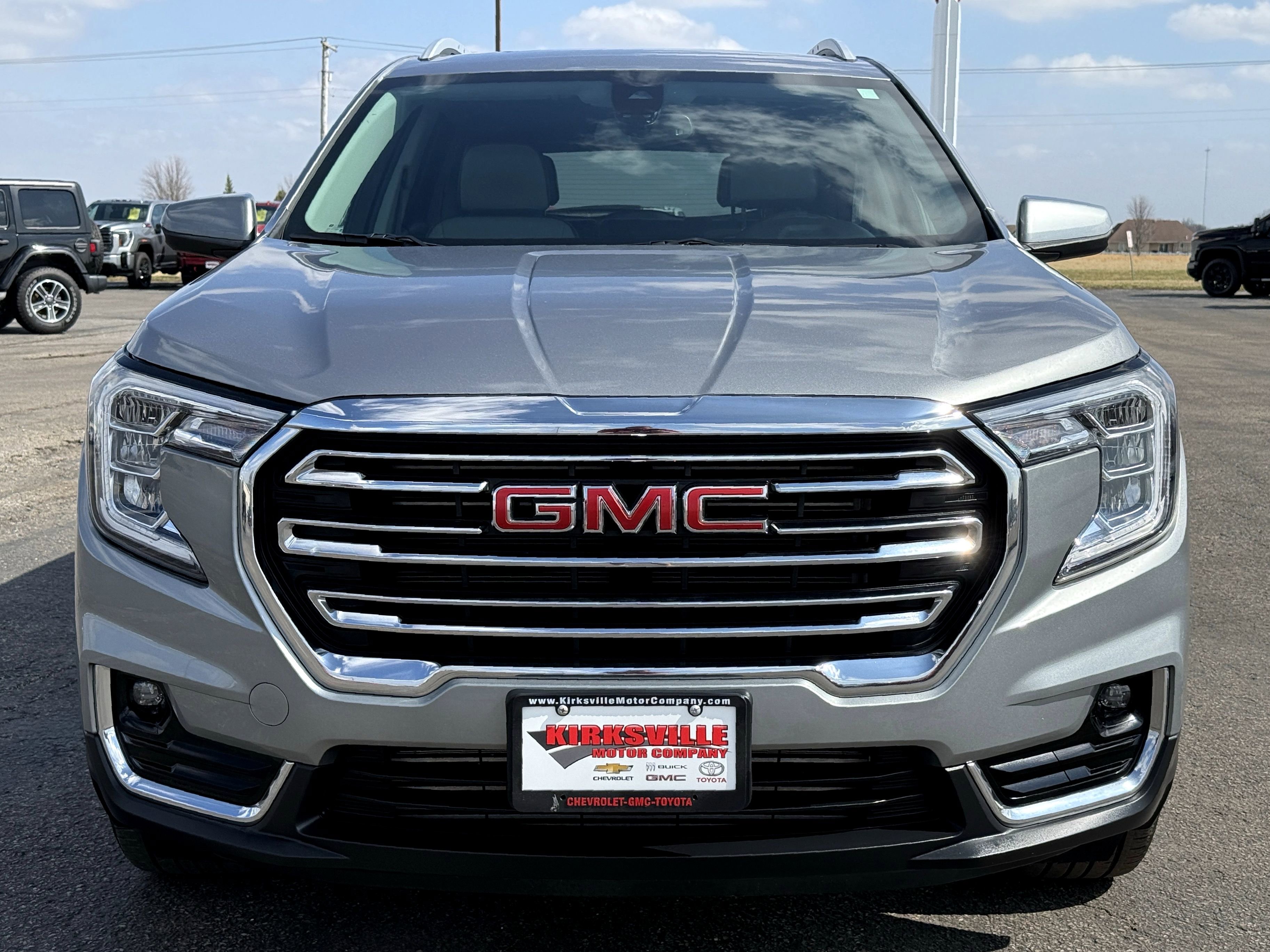Used 2024 GMC Terrain SLT w/ Infotainment Package II image 8