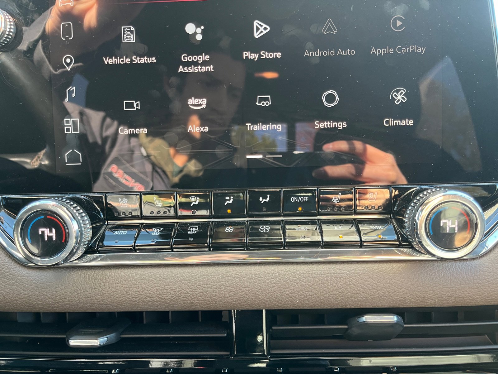 Used 2023 GMC Canyon Denali image 16