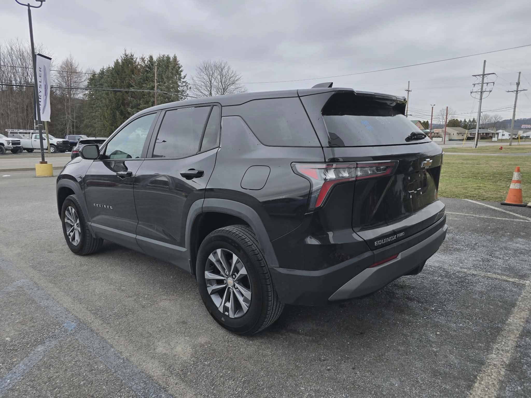 Used 2025 Chevrolet Equinox LT AWD/4WD image 5