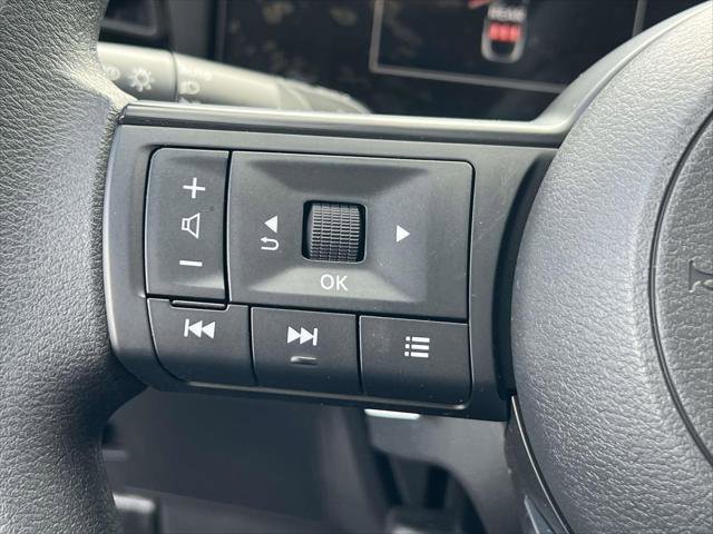 Used 2025 Nissan Kicks SV w/ SV Premium Package AWD/4WD image 23