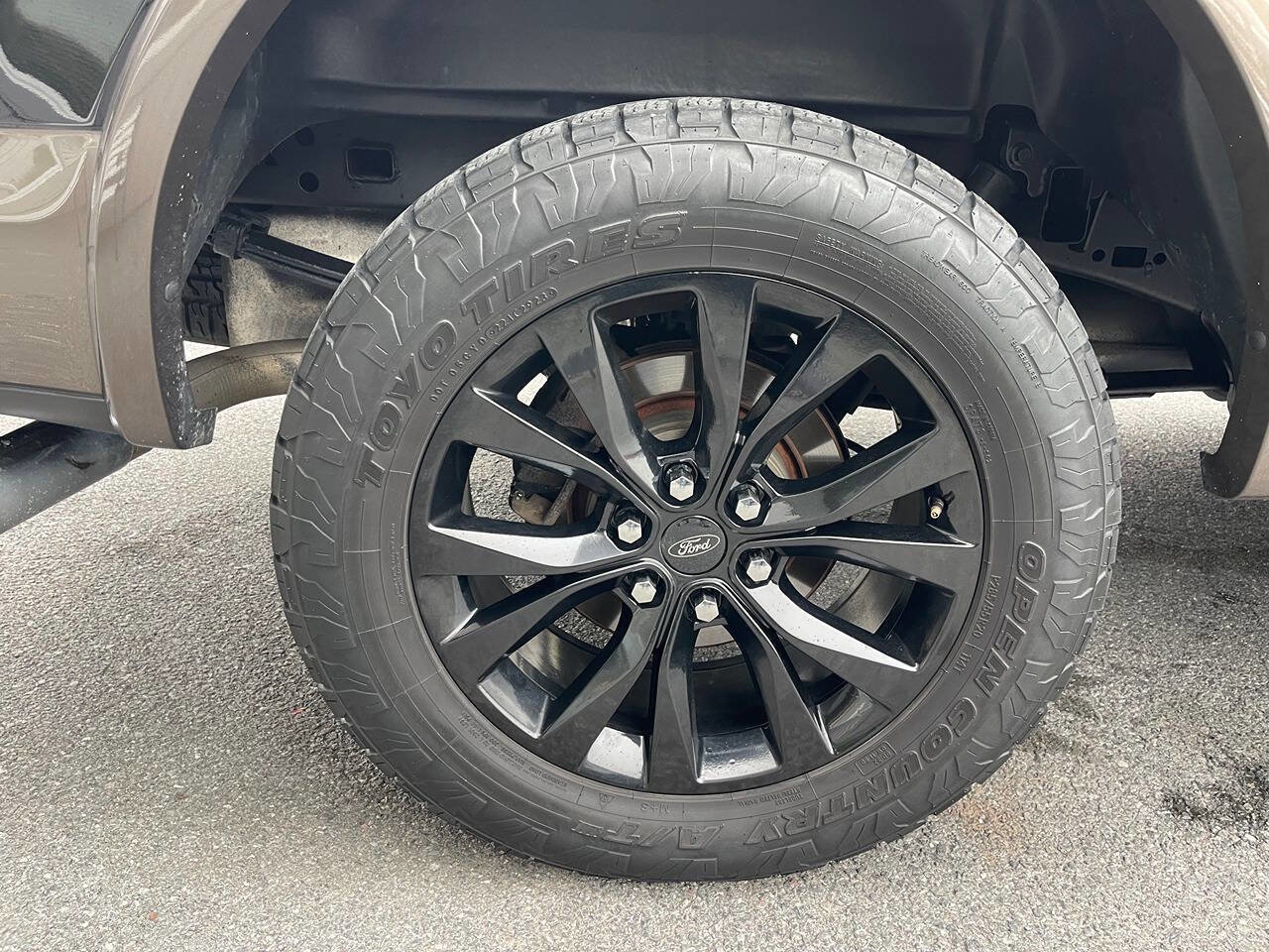 Used 2016 Ford F150 Lariat w/ Equipment Group 502A Luxury AWD/4WD image 15