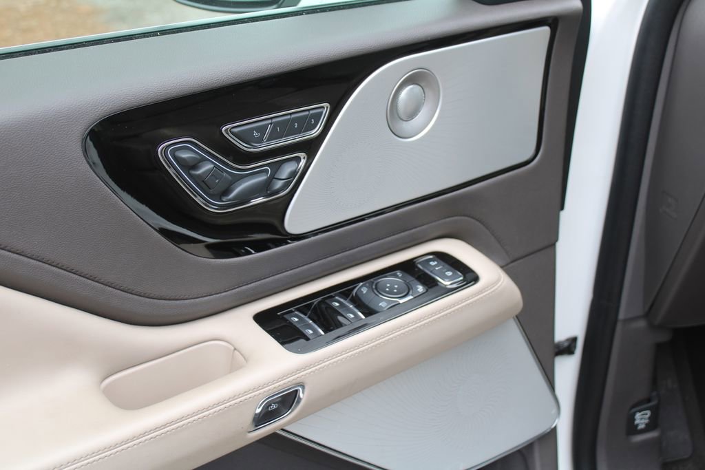 Used 2021 Lincoln Aviator Reserve w/ Equipment Group 201A image 20