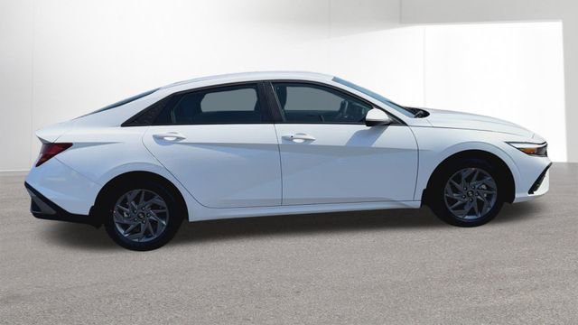 Used 2025 Hyundai Elantra Hybrid FWD image 82