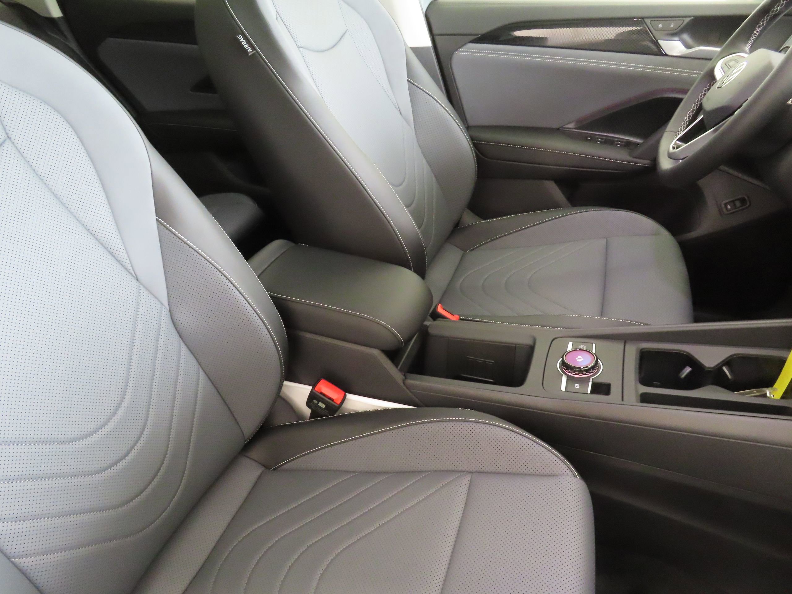 New 2026 Volkswagen Tiguan SE AWD/4WD image 25