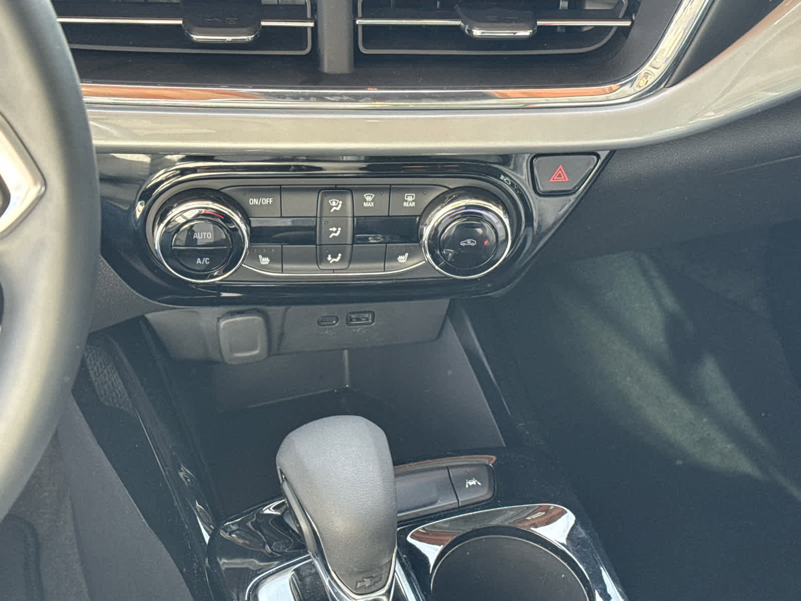 Certified 2025 Chevrolet Trax LT w/ LT Convenience Package image 17