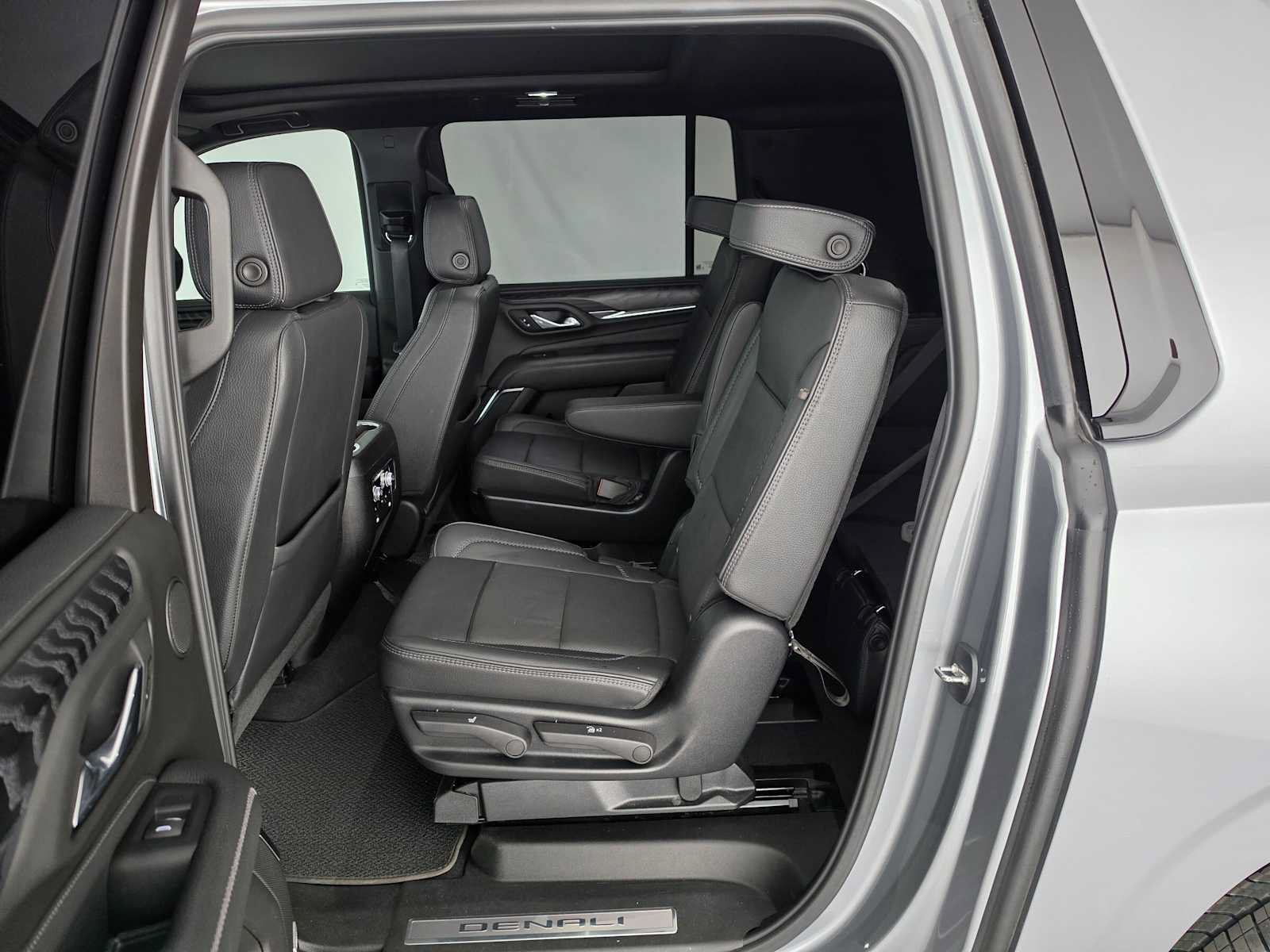 Used 2023 GMC Yukon XL Denali AWD/4WD image 18