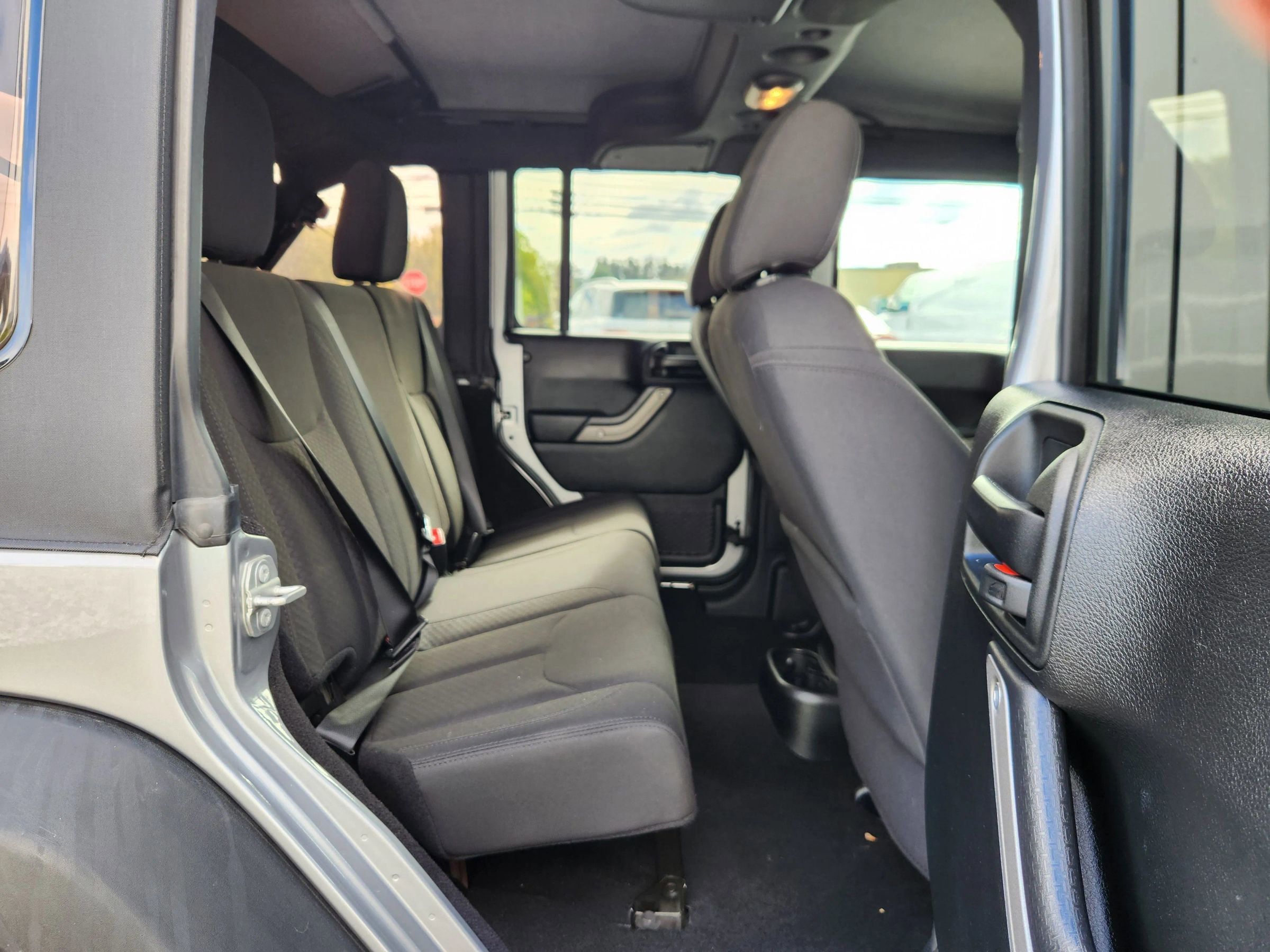 Used 2018 Jeep Wrangler Unlimited Sport S AWD/4WD image 38