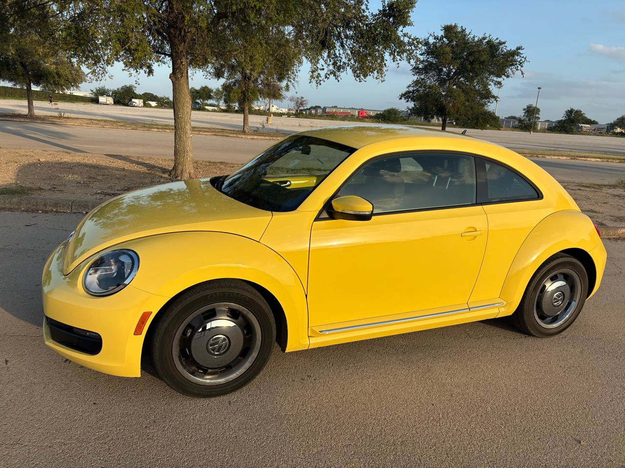 Used 2012 Volkswagen Beetle 2.5 FWD image 2
