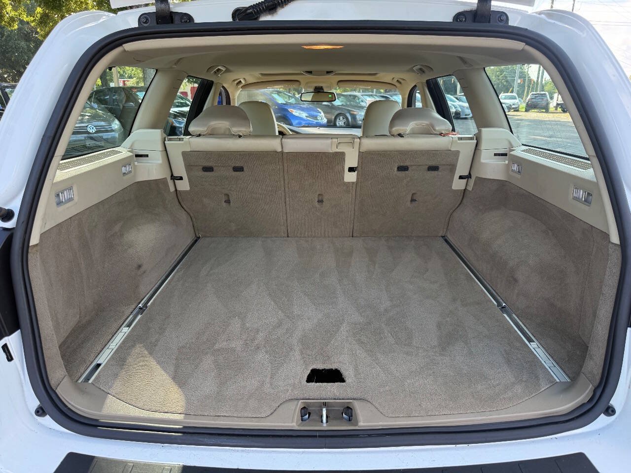 Used 2008 Volvo V70 FWD image 8