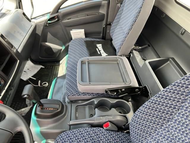 New 2024 Chevrolet Low Cab Forward image 23