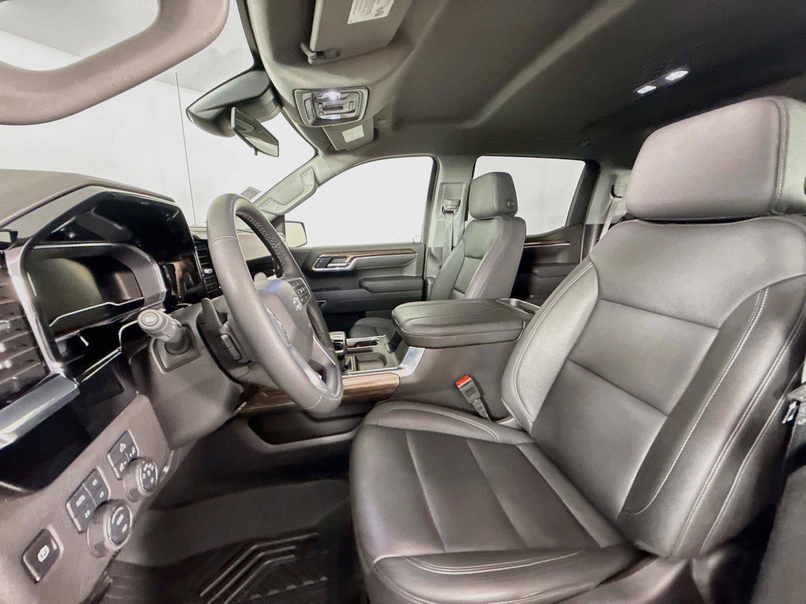 Used 2025 Chevrolet Silverado 1500 LT Trail Boss w/ Convenience Package II AWD/4WD image 3