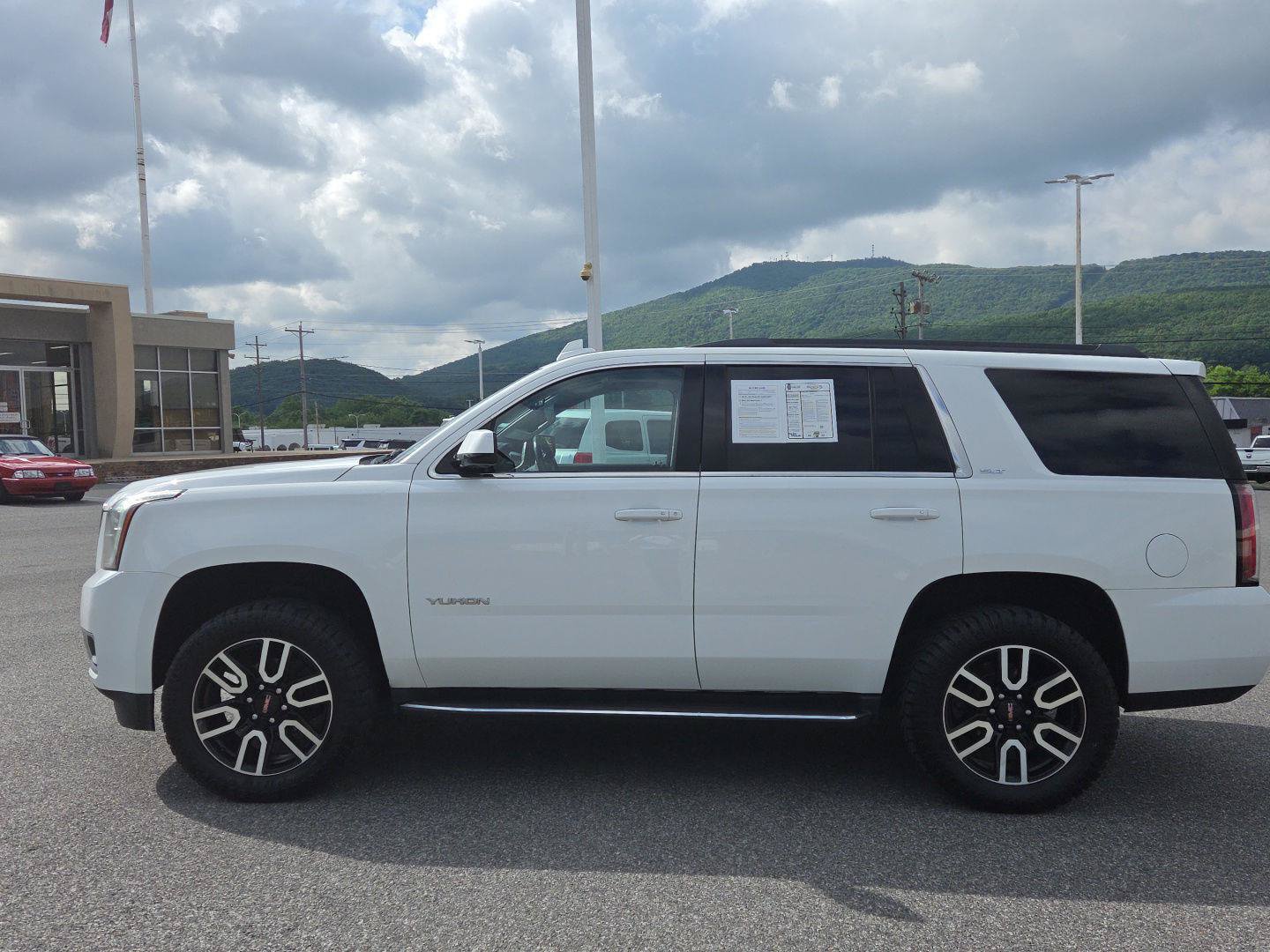 Used 2018 GMC Yukon SLT w/ Open Road Package AWD/4WD image 6