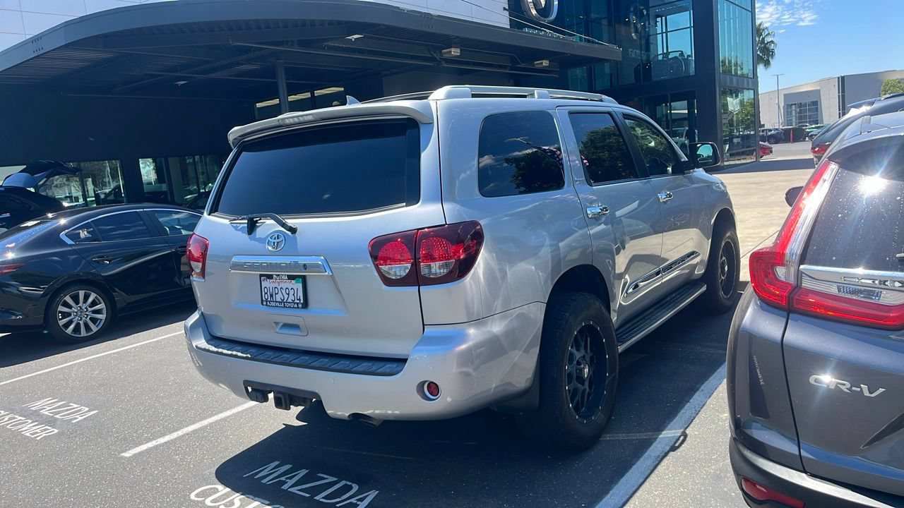 Used 2019 Toyota Sequoia Platinum AWD/4WD image 2