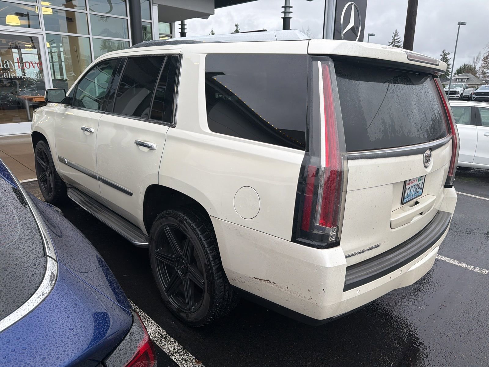 Used 2015 Cadillac Escalade Luxury image 6