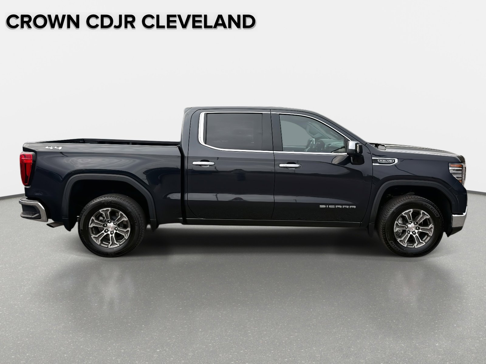 Used 2026 GMC Sierra 1500 SLT image 4