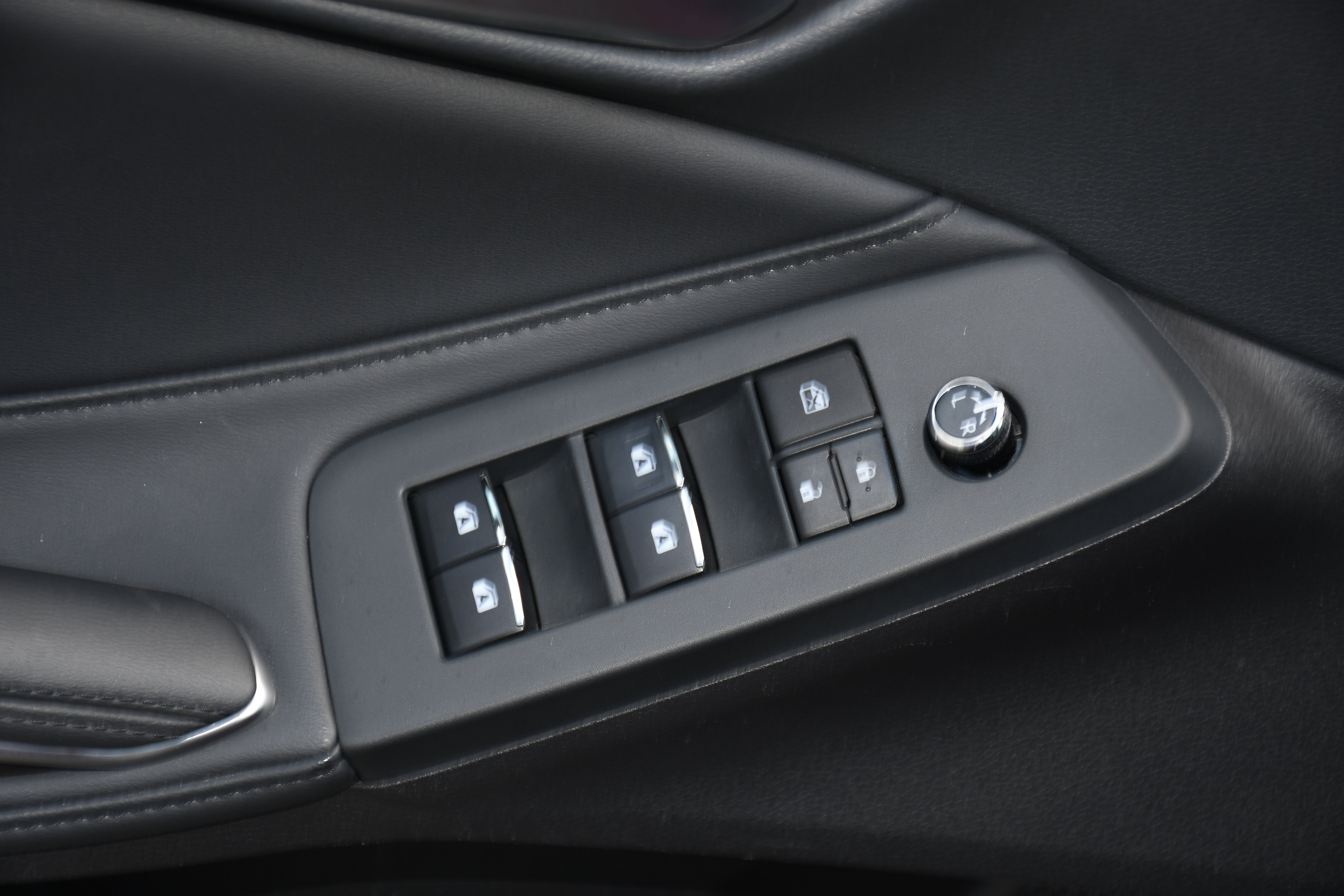 Used 2019 Toyota Avalon XLE w/ Moonroof Package FWD image 11