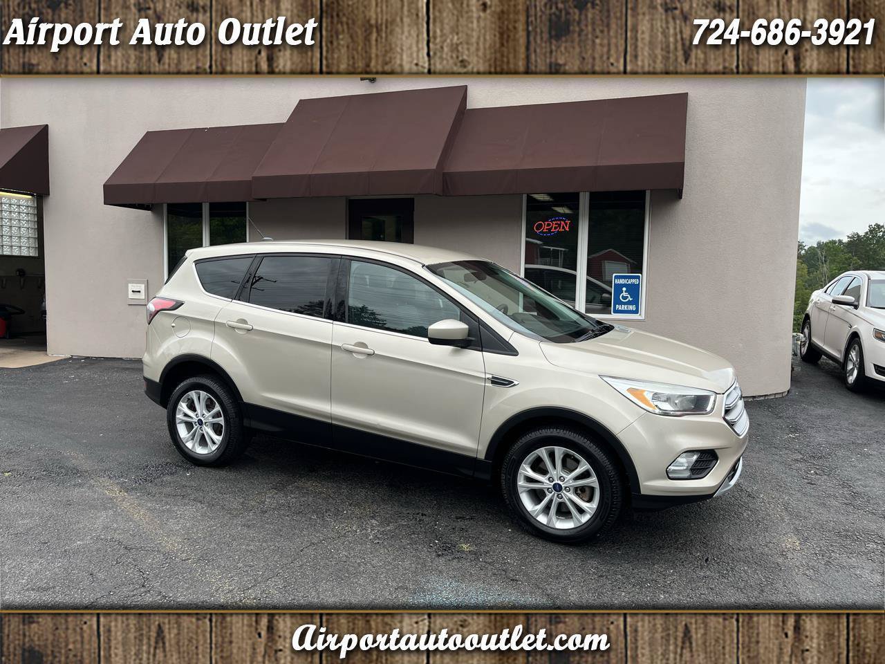 Used 2017 Ford Escape SE AWD/4WD image 1