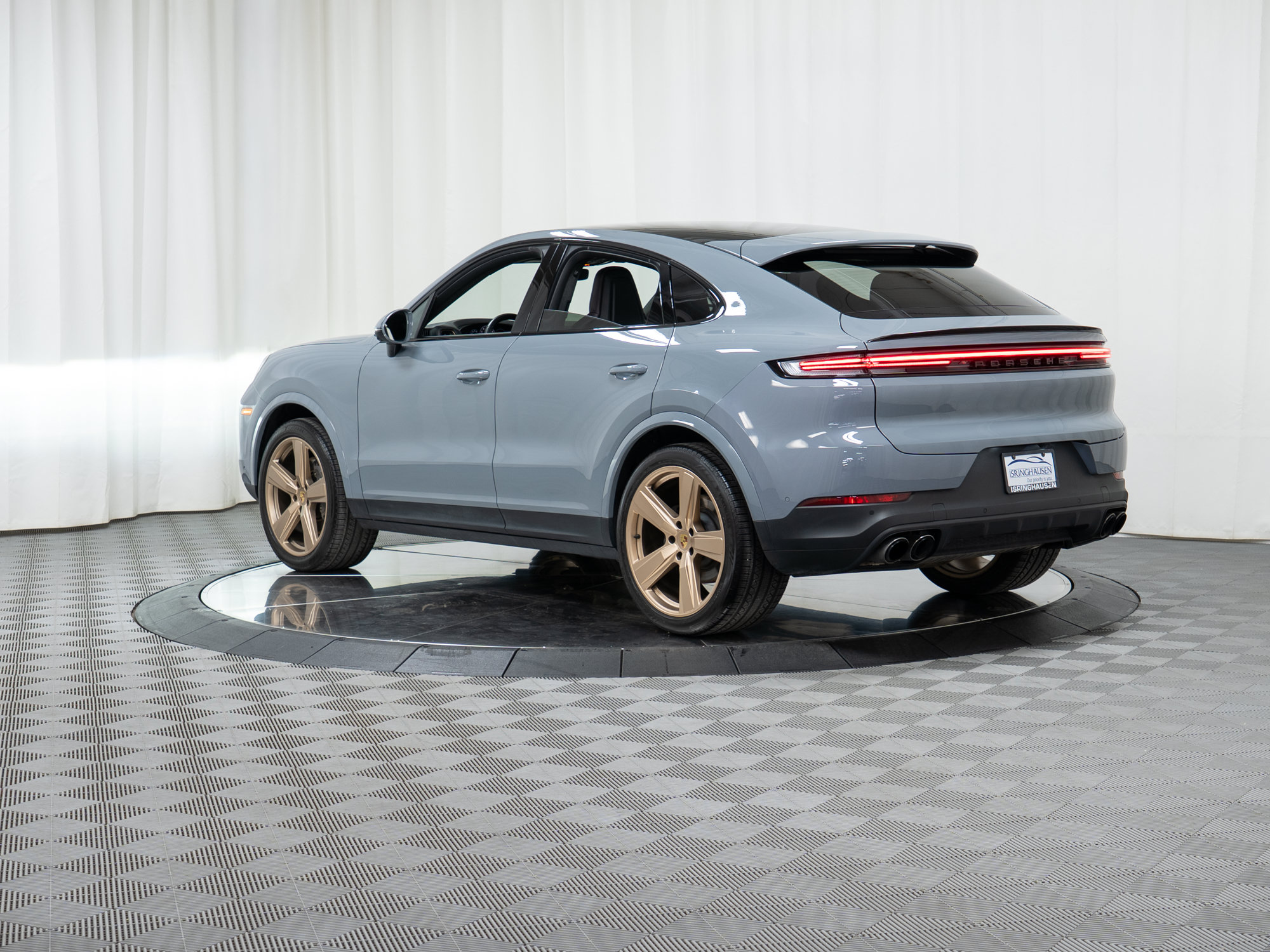 Certified 2024 Porsche Cayenne Coupe AWD/4WD image 33