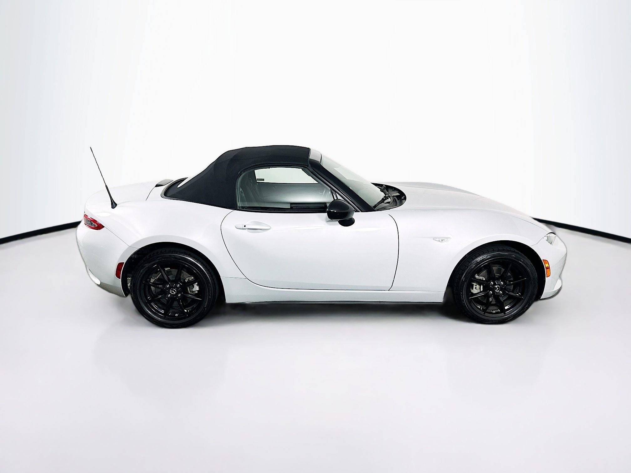 Used 2019 MAZDA MX-5 Miata Sport w/ I-ACTIVSENSE Sport Package RWD image 10