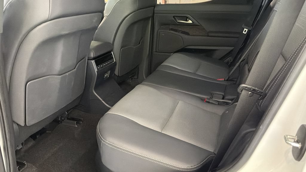 Used 2024 Lexus GX 550 w/ Accessory Package (2T) AWD/4WD image 20