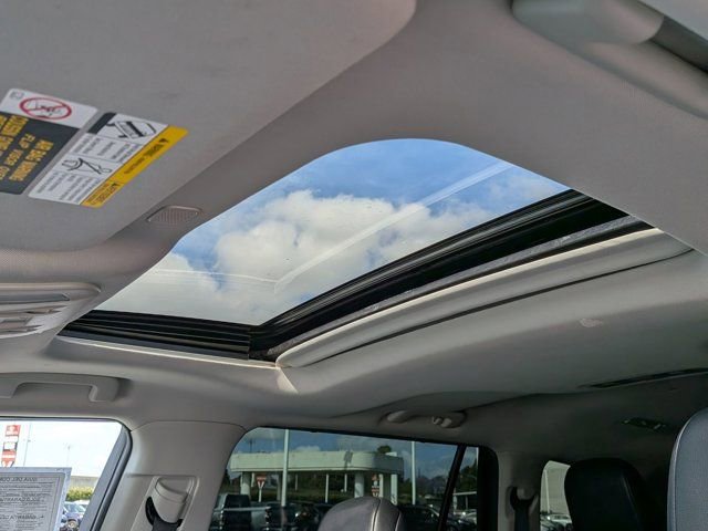 Used 2024 Toyota Highlander XLE AWD/4WD image 19