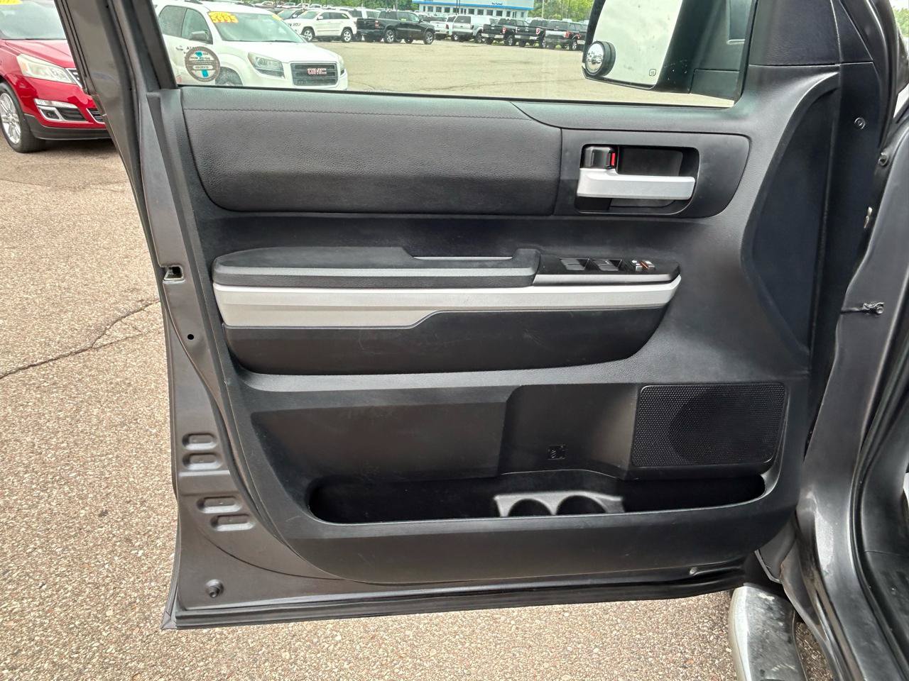 Used 2018 Toyota Tundra SR5 AWD/4WD image 10