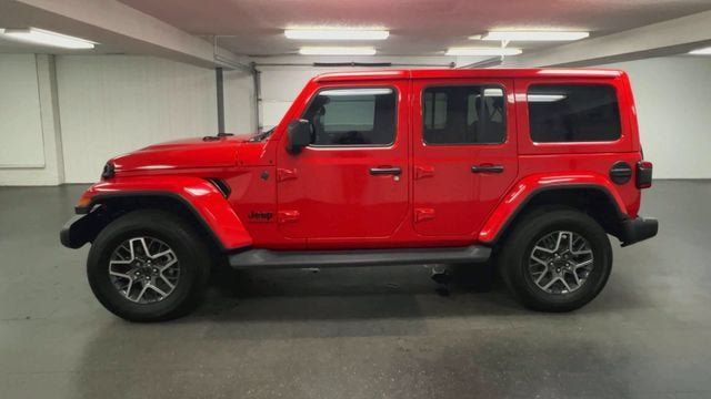 Used 2025 Jeep Wrangler Unlimited Sahara w/ Safety Group AWD/4WD image 5