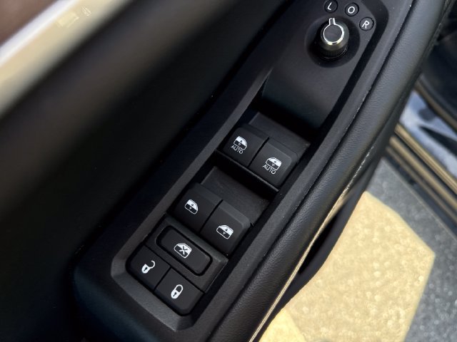 Used 2023 Jeep Grand Cherokee 4WD 4xe image 25