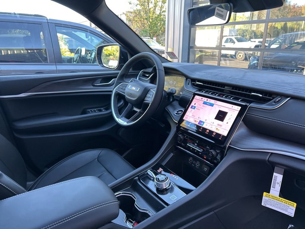 New 2025 Jeep Grand Cherokee Limited w/ Black Appearance Package image 44