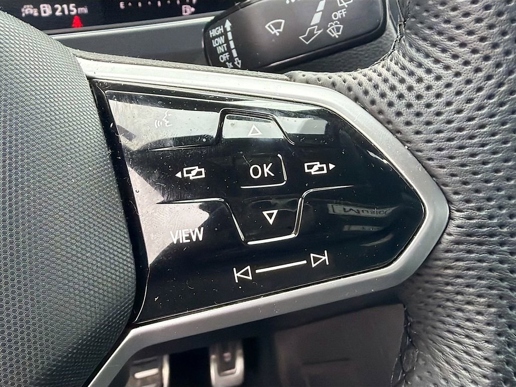 Used 2022 Volkswagen Tiguan SE R-Line image 37