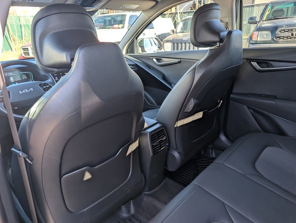 Certified 2023 Kia Niro EX image 13