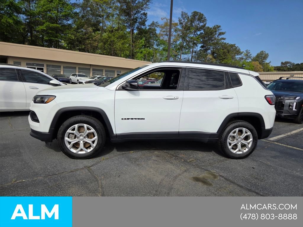 Used 2024 Jeep Compass Latitude image 3