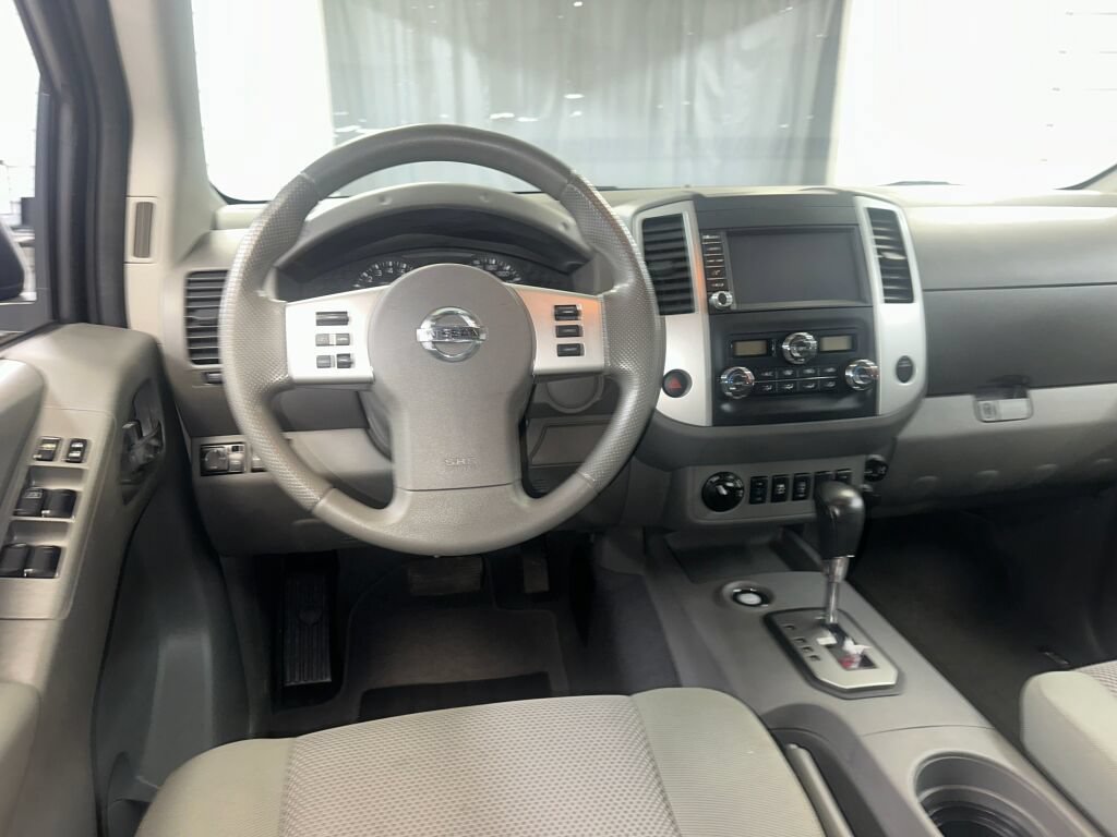 Used 2020 Nissan Frontier SV AWD/4WD image 2
