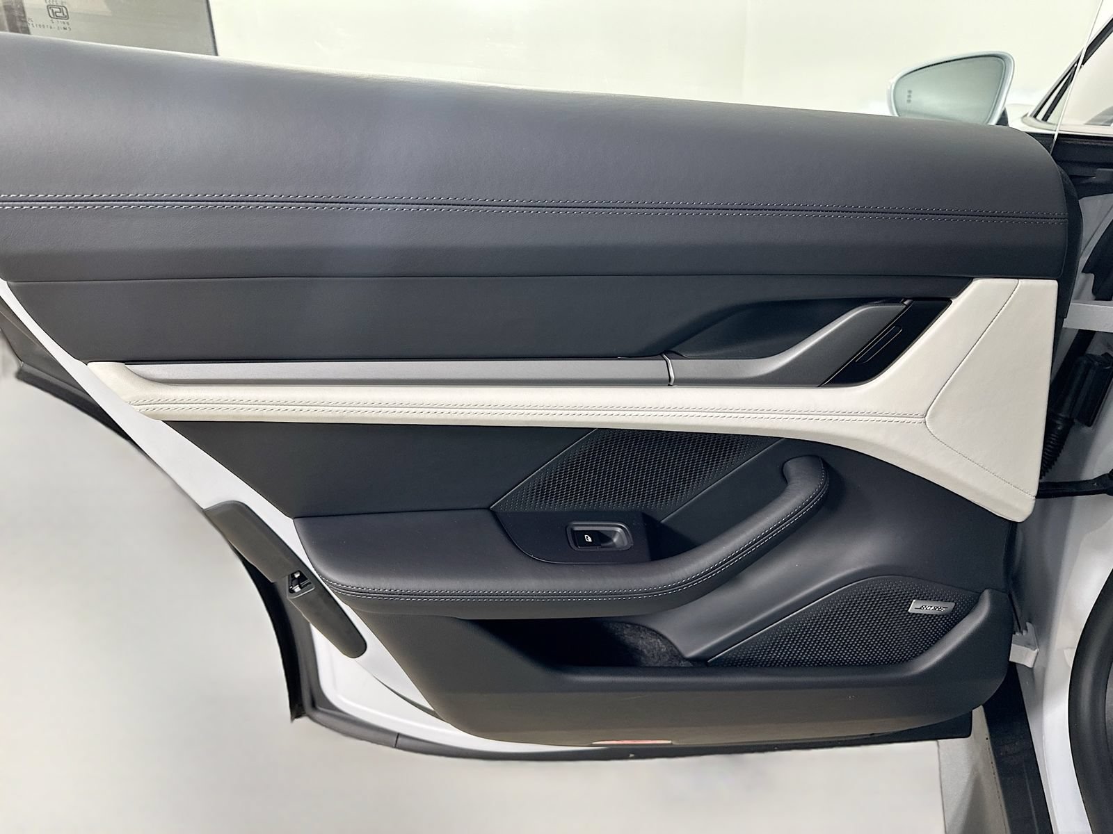New 2026 Porsche Taycan AWD/4WD image 34