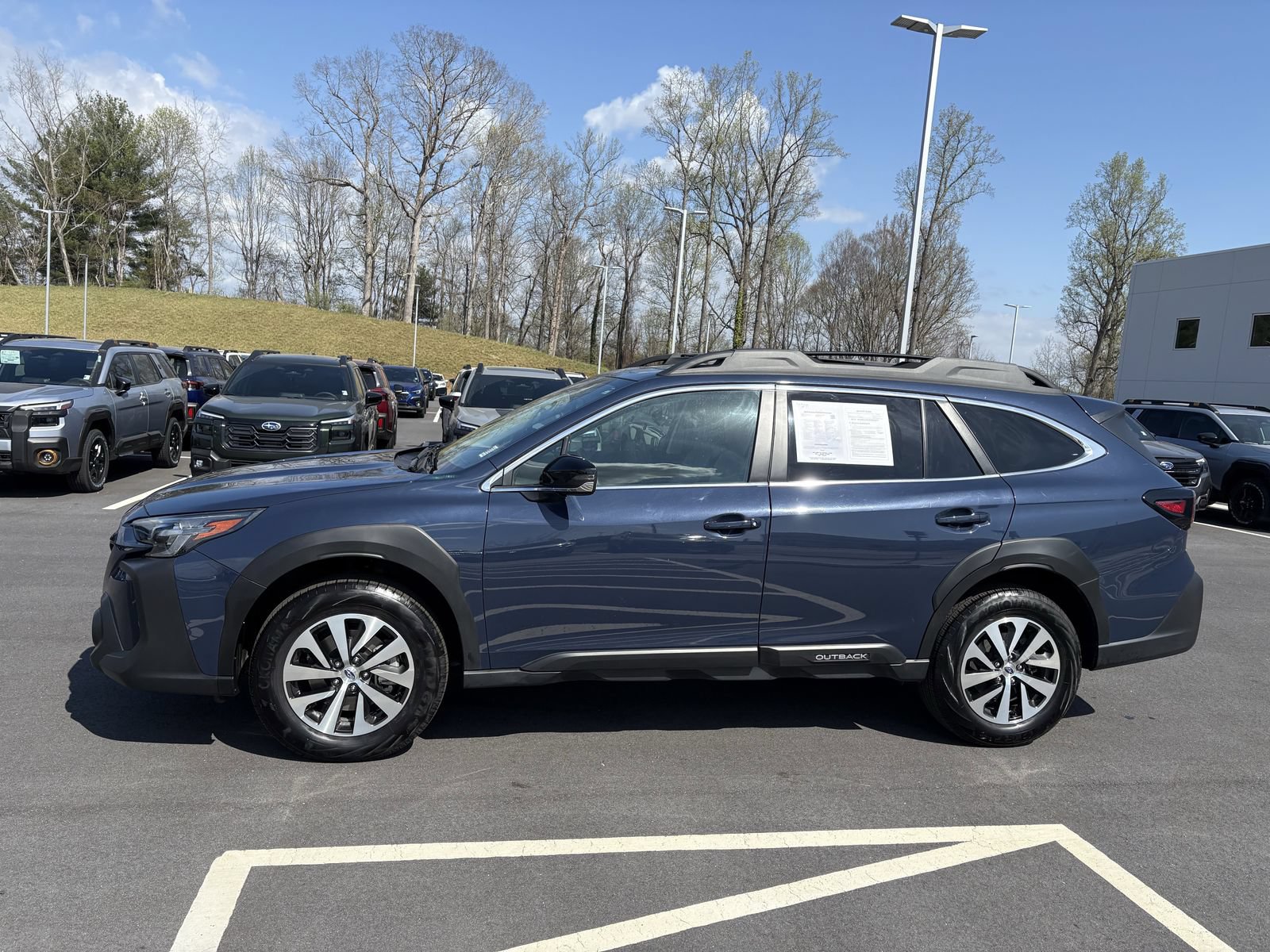 Used 2025 Subaru Outback Premium AWD/4WD image 4
