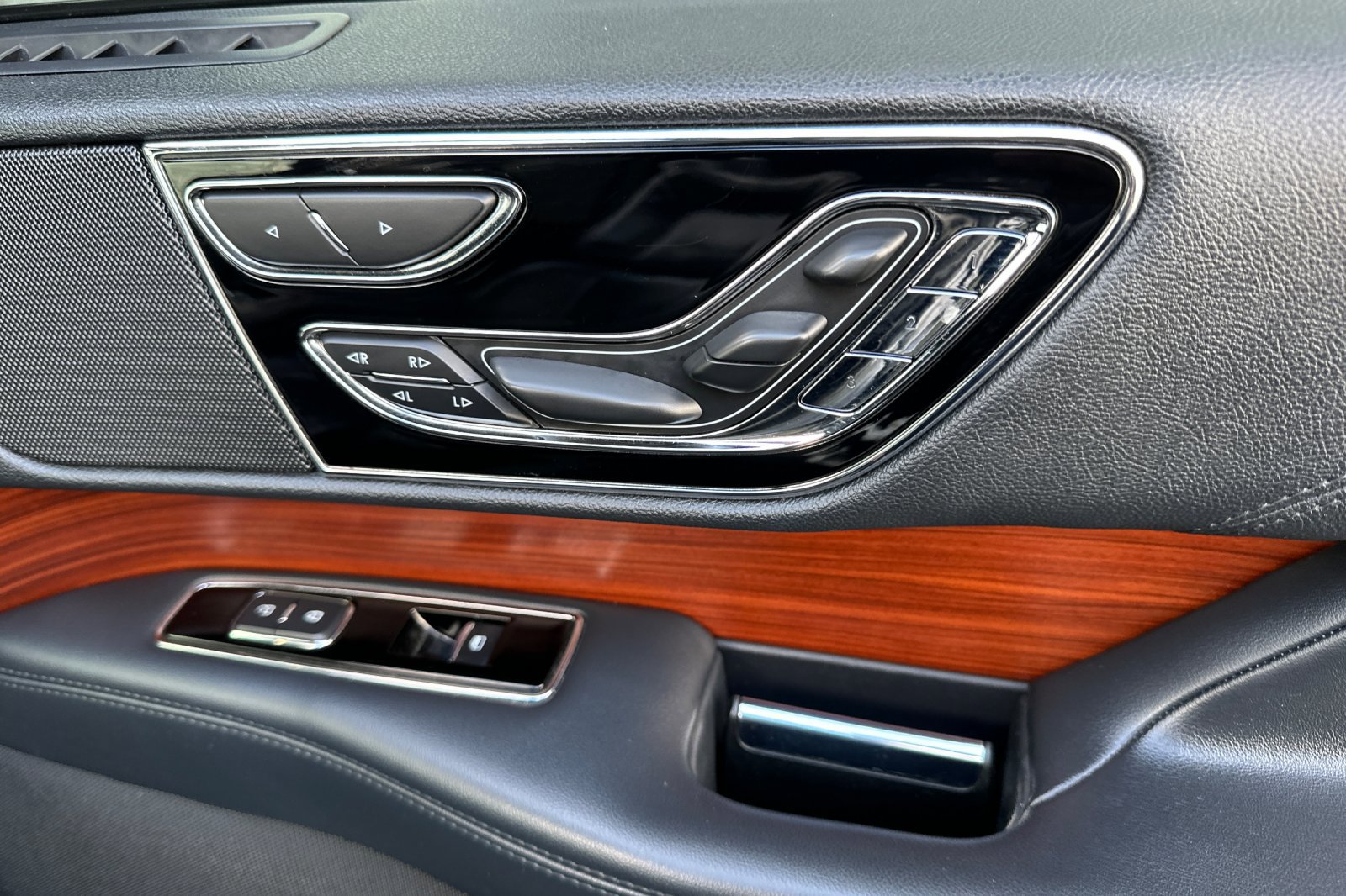 Used 2022 Lincoln Navigator Reserve image 22