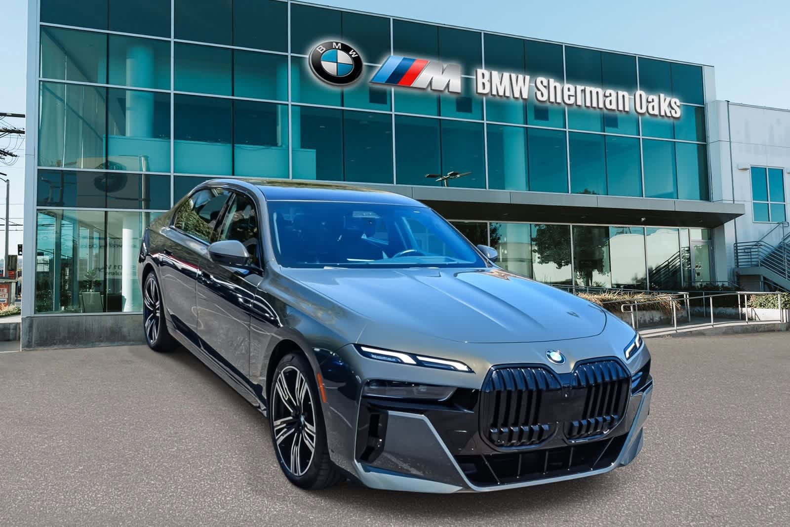 Certified 2023 BMW 740i RWD image 3