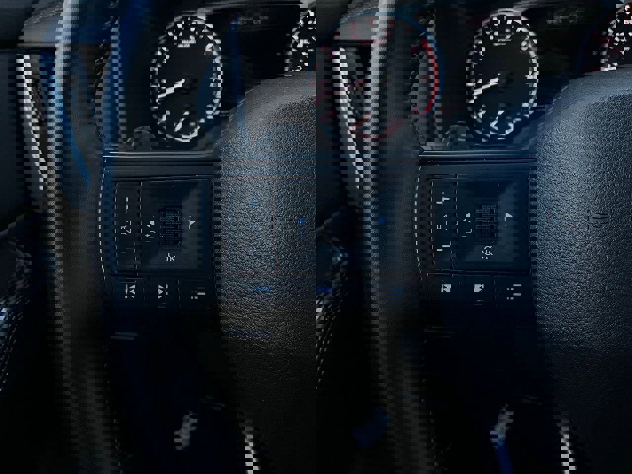 Used 2025 Nissan Rogue SV image 33