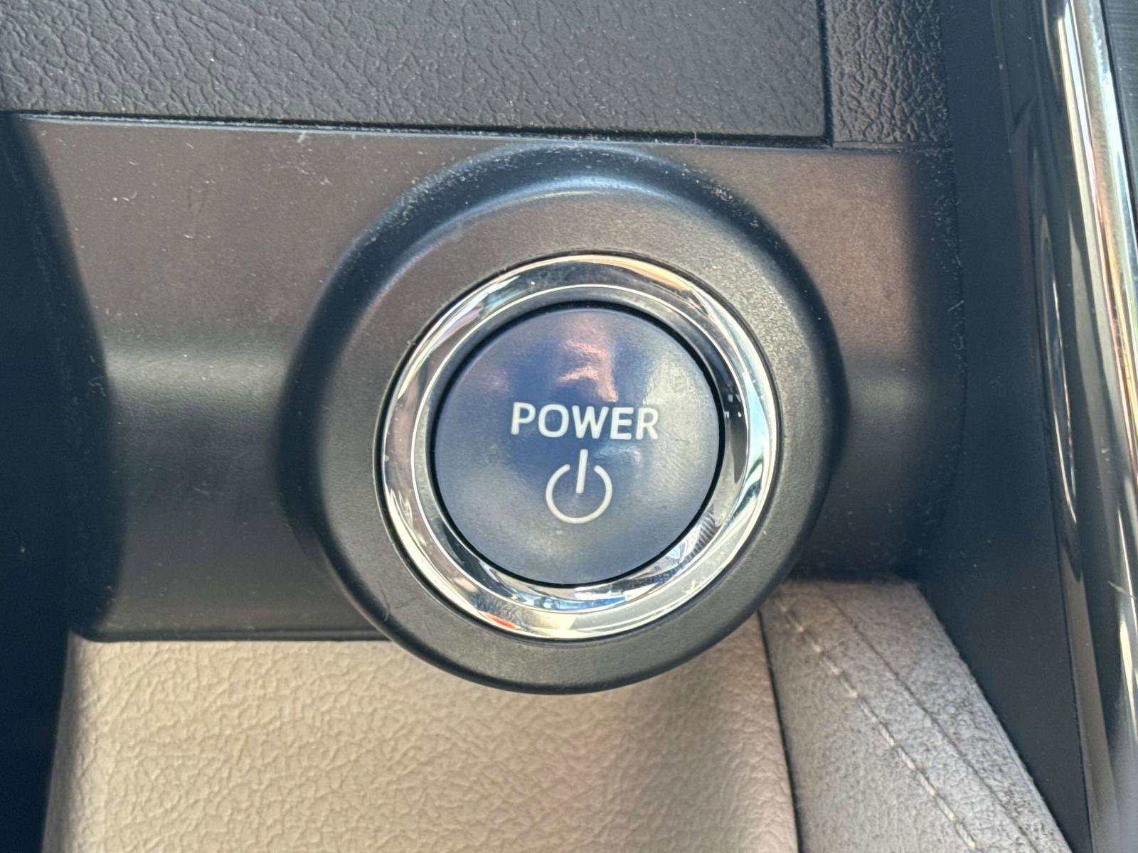 Used 2014 Toyota Camry LE image 26