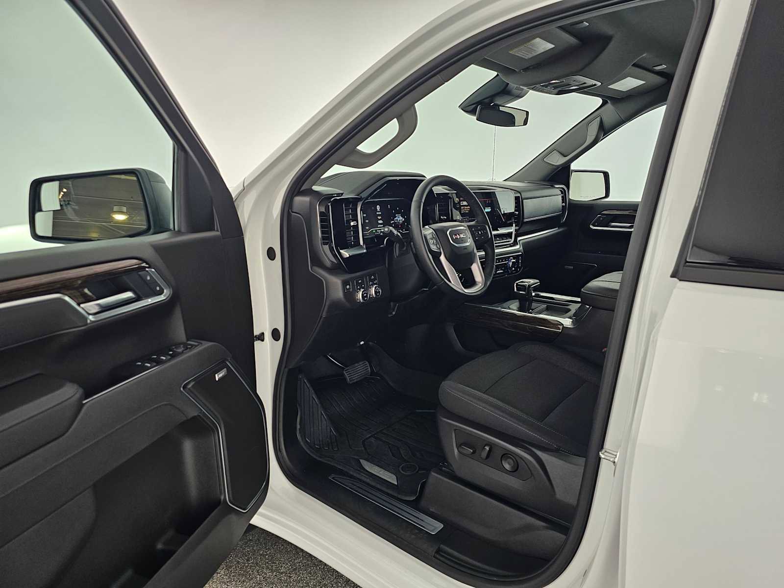 Used 2025 GMC Sierra 1500 Elevation w/ Preferred Package AWD/4WD image 19