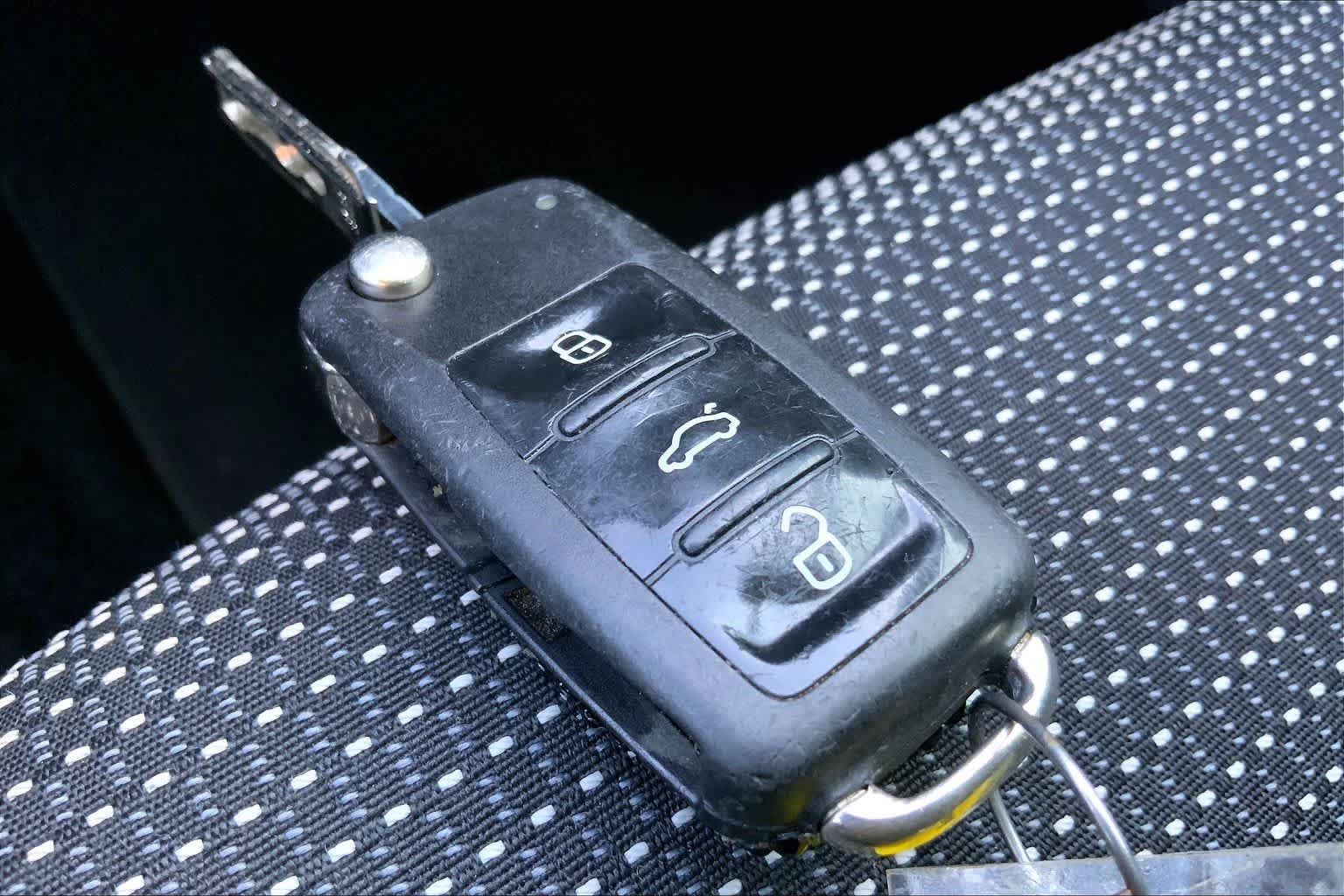 Used 2018 Volkswagen Passat 2.0T S FWD image 15