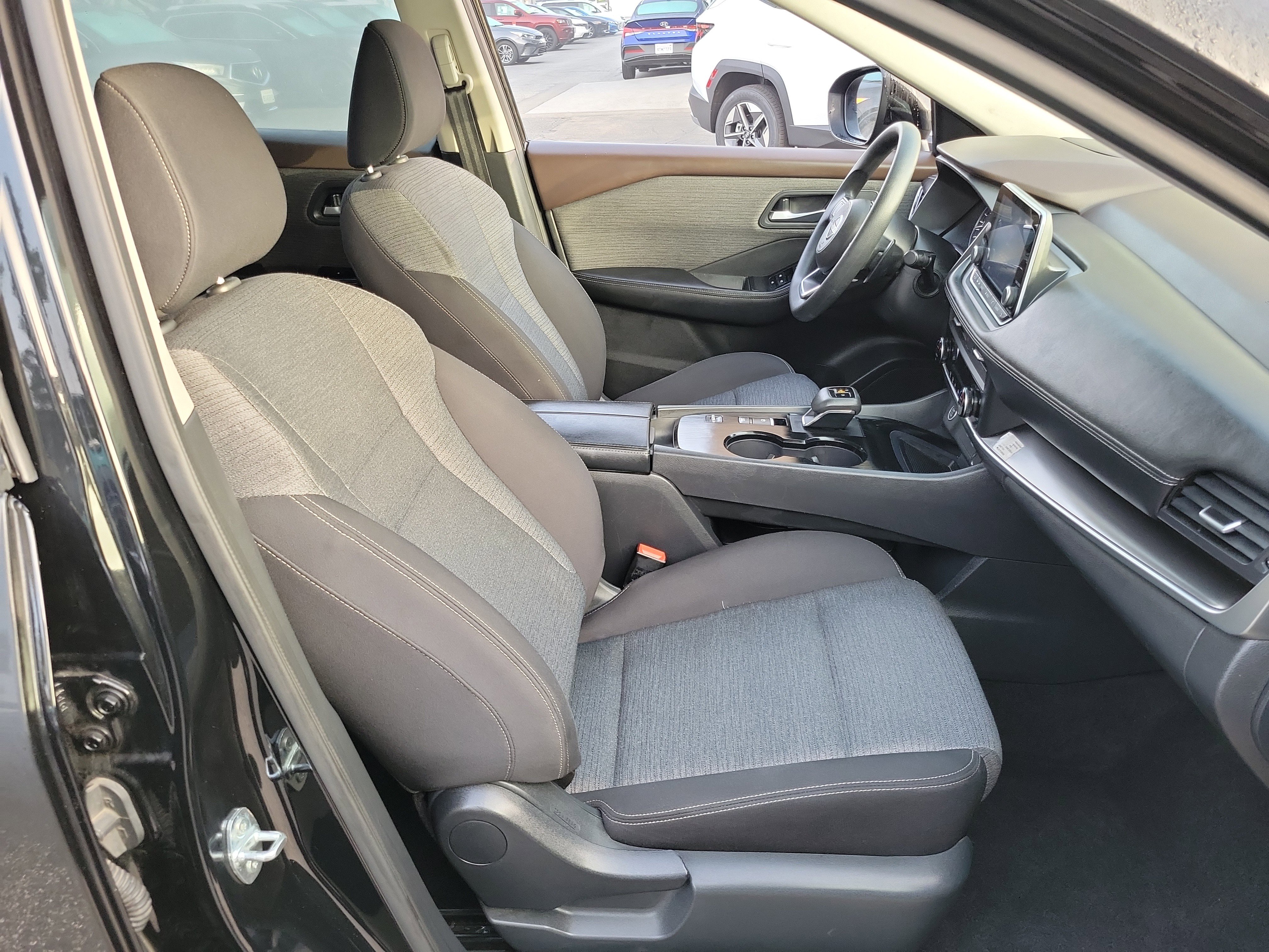 Used 2023 Nissan Rogue SV image 18