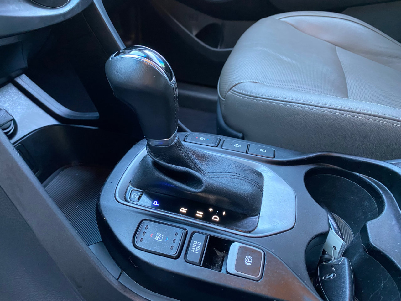 Used 2017 Hyundai Santa Fe SE Ultimate 3.3L Auto w/ SE Ultimate Tech Package 03 image 65